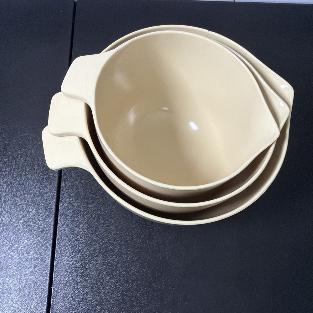 VTG Set Of 3 Copco Melamine Nesting Mixing Bowls Beige 3, 2, 1.5qt. Rubber Bot